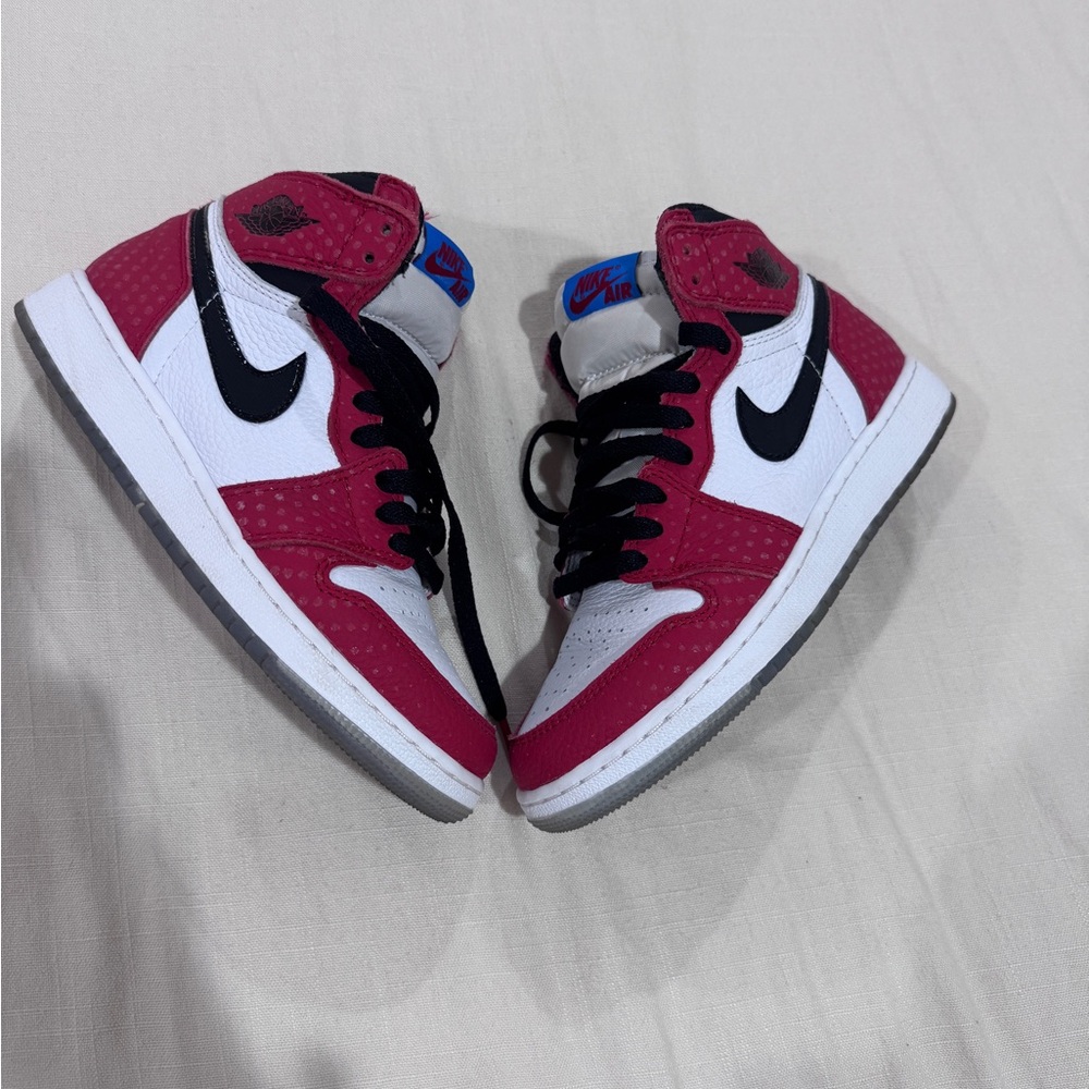 Jordan 1 Retro High
Spider-Man Origin Story (GS)